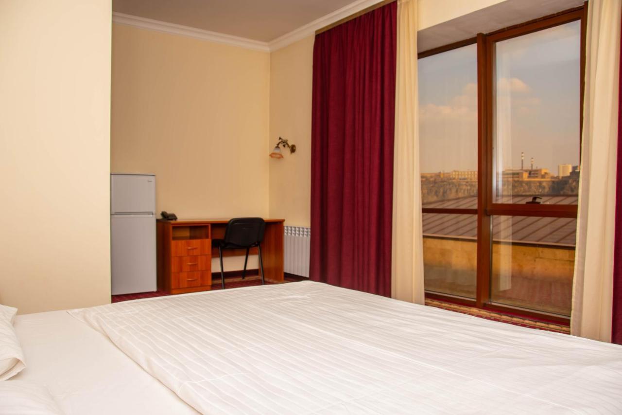 Olympavan Hotel Jerevan Exteriör bild