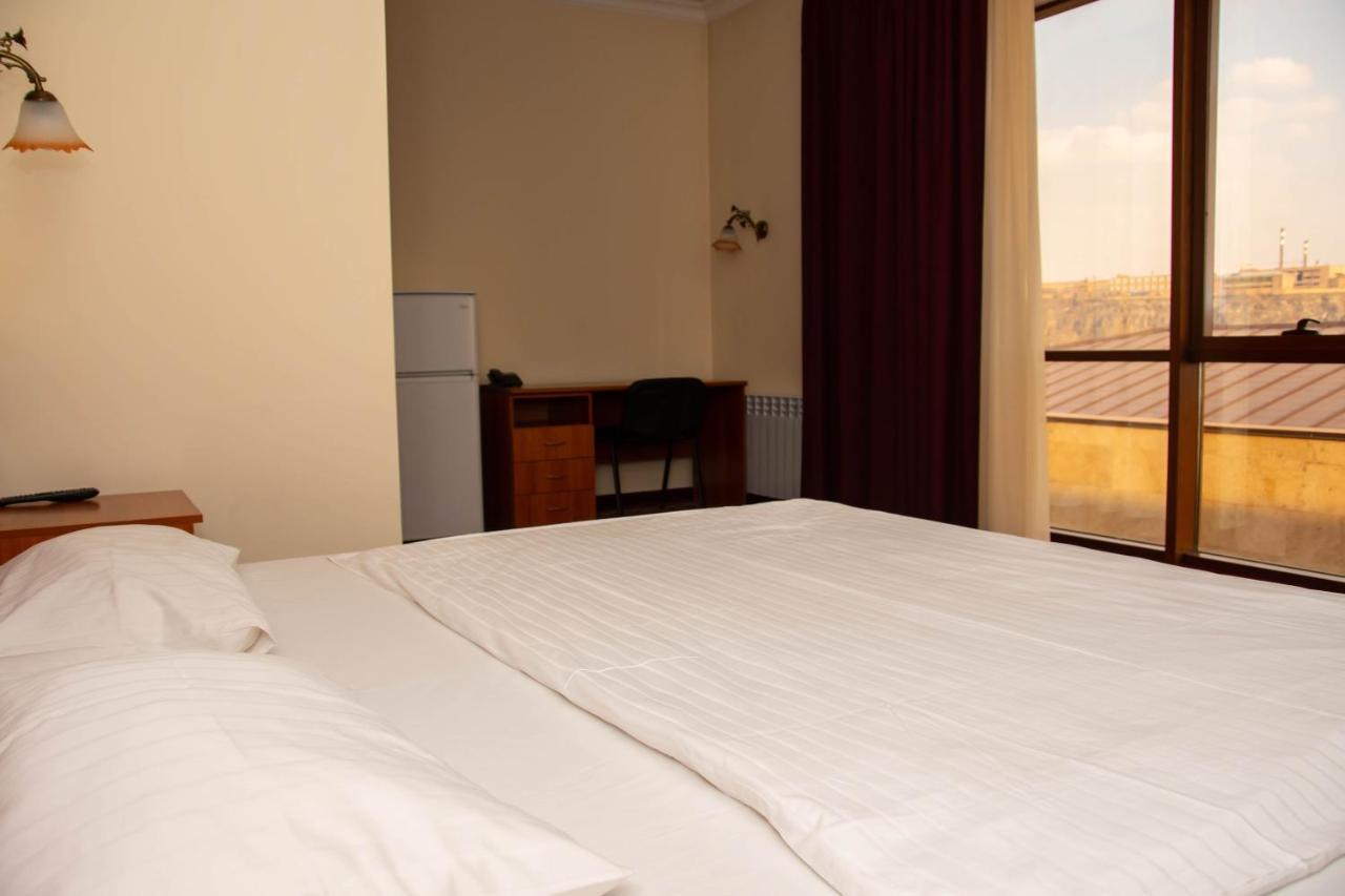 Olympavan Hotel Jerevan Exteriör bild