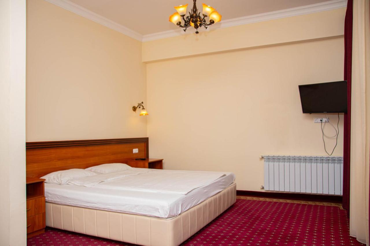 Olympavan Hotel Jerevan Exteriör bild