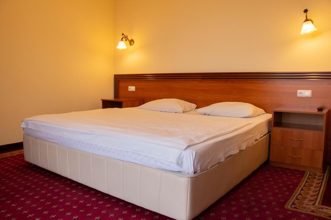 Olympavan Hotel Jerevan Exteriör bild