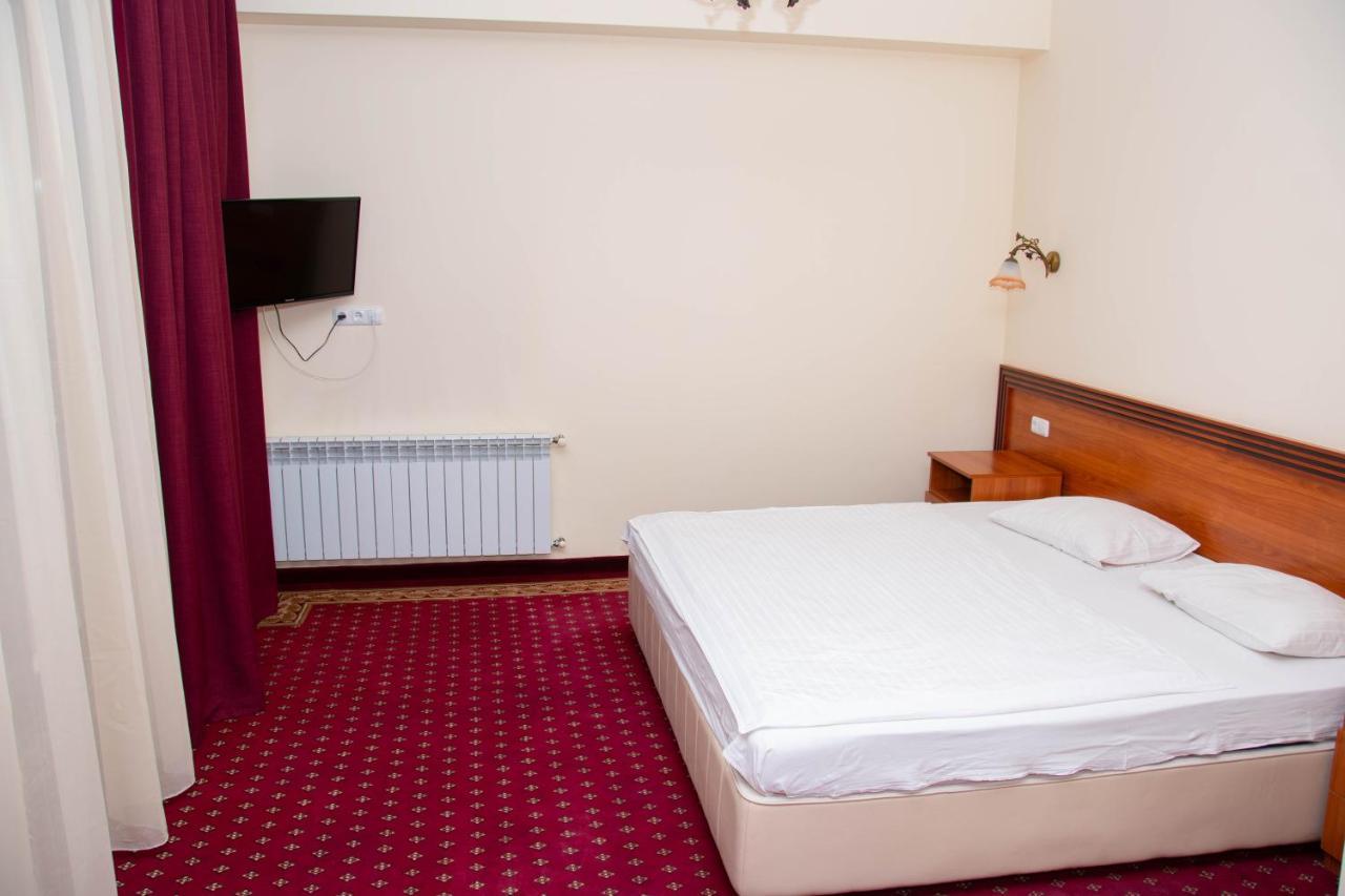 Olympavan Hotel Jerevan Exteriör bild