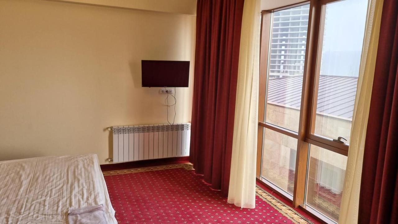 Olympavan Hotel Jerevan Exteriör bild