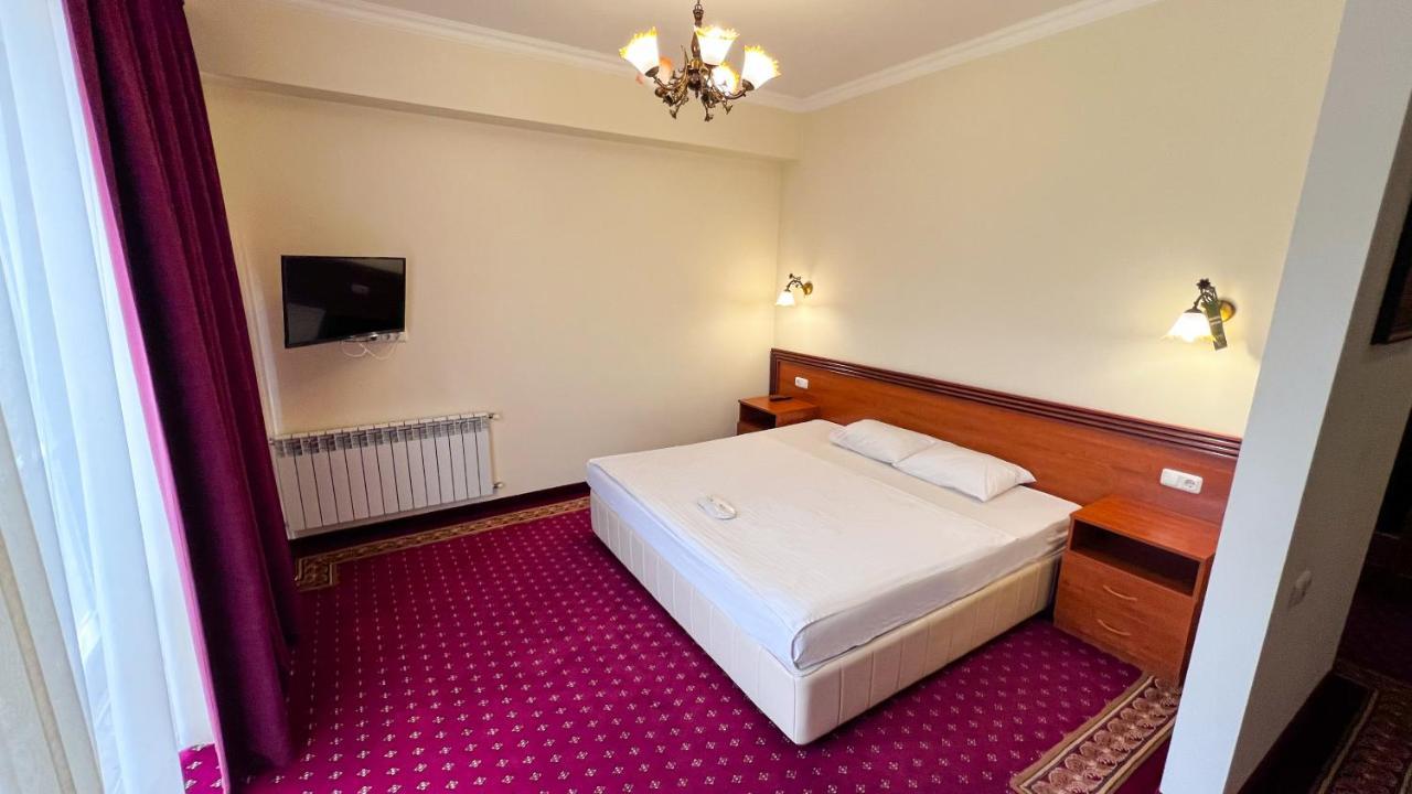 Olympavan Hotel Jerevan Exteriör bild