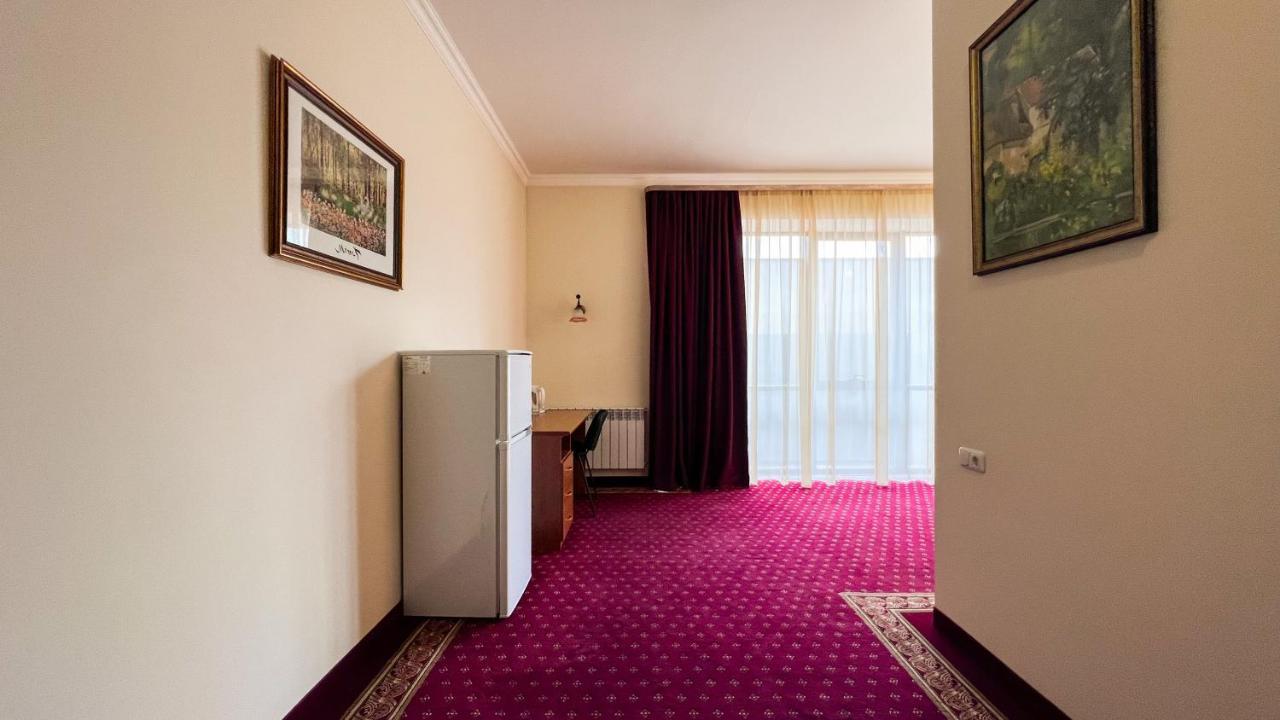 Olympavan Hotel Jerevan Exteriör bild
