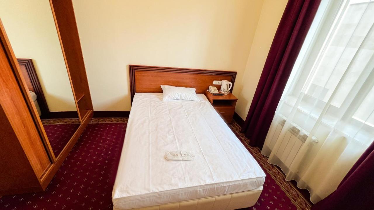 Olympavan Hotel Jerevan Exteriör bild