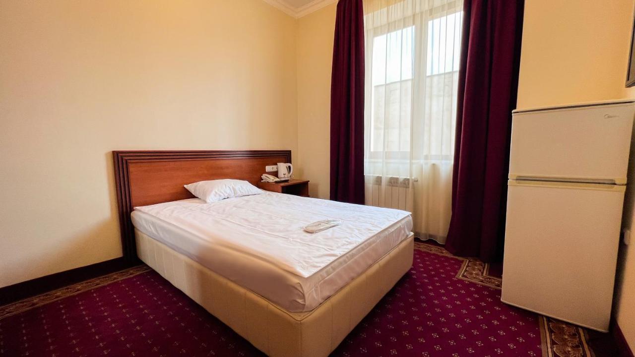 Olympavan Hotel Jerevan Exteriör bild